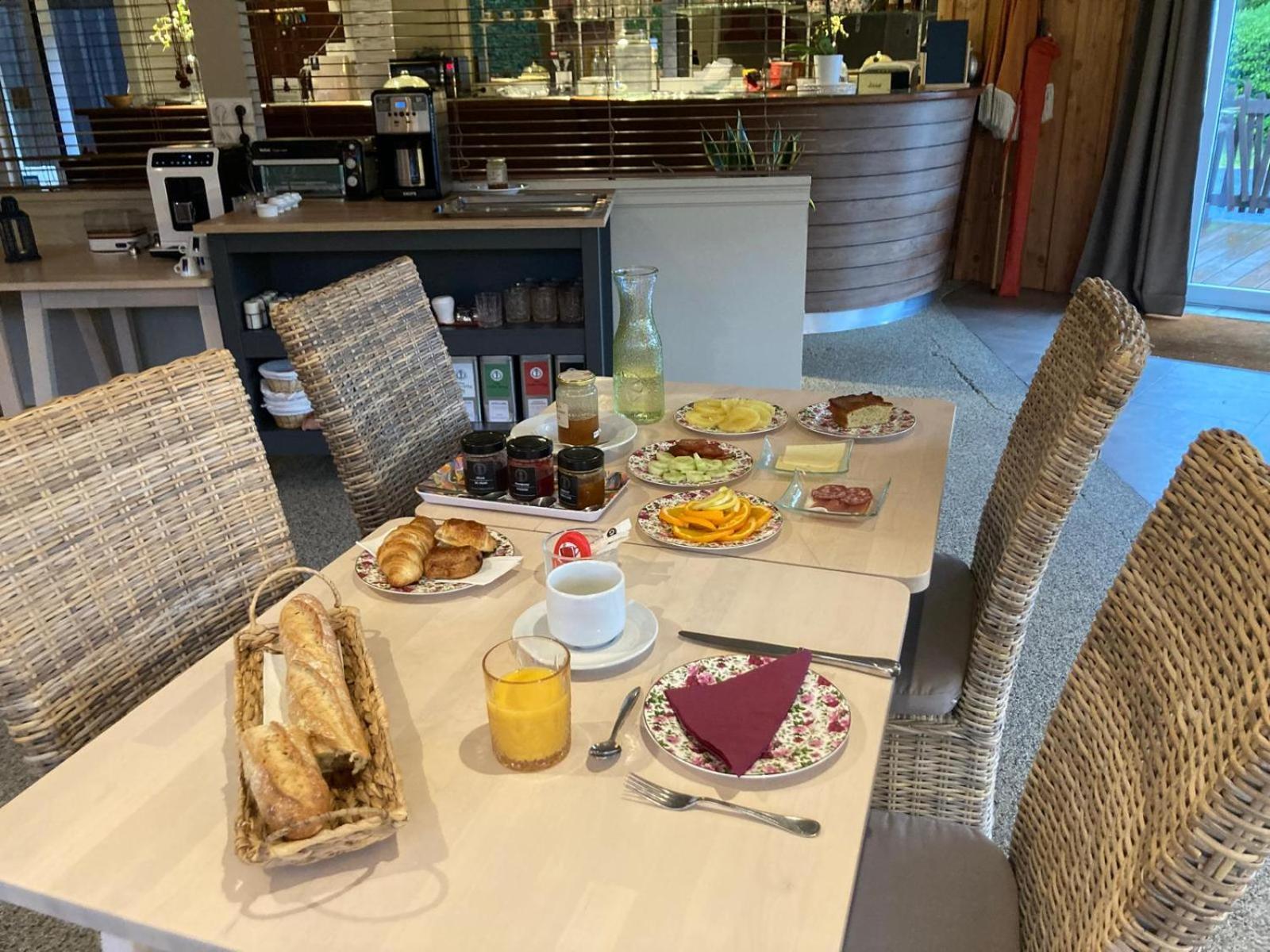 Hotel Le Boiate Ares Bagian luar foto